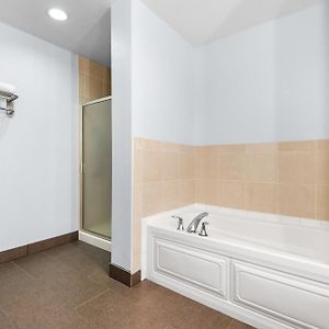 One-Bedroom Queen Suite Hearing Accessible